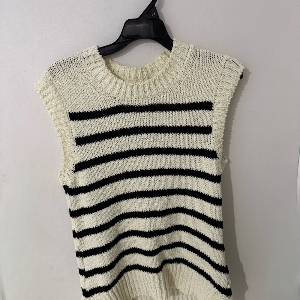 Zara Cream and Black Knit Top